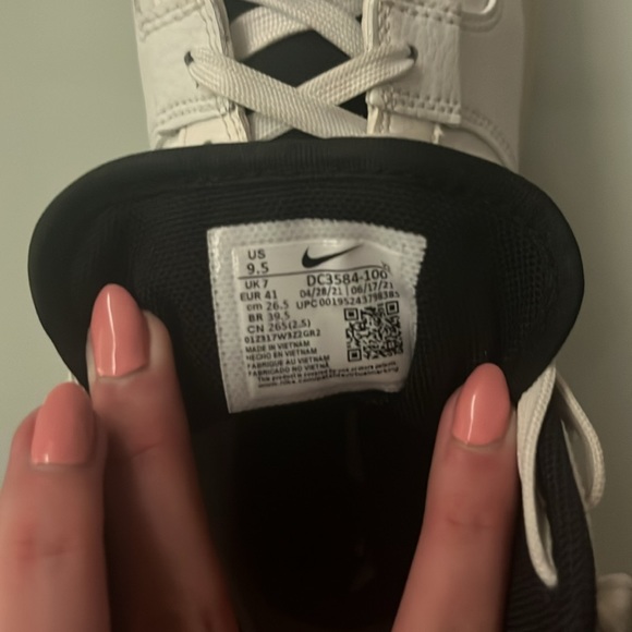 Shoes - Picture 7 of 8